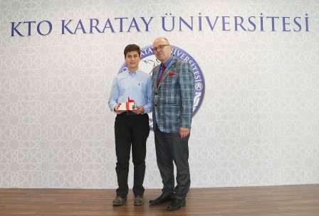 KTO Karatay Üniversitesi öğrencilerine kitap ödülü