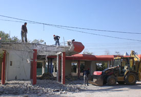 Beyşehir'de 16 Yıl Önce Yapımı Durdurulan Emniyet Binası Yıkılıyor