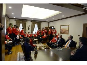 Milli voleybolculardan Tokat Belediyesine ziyaret