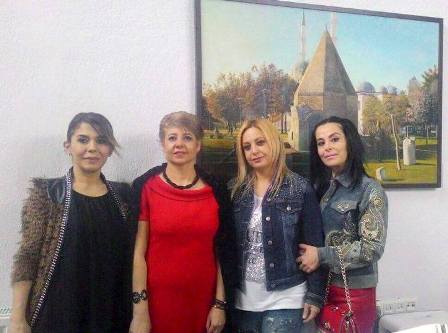 Resim aşığı bayanlar