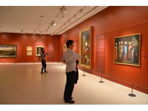 Pera Müzesi'nin ziyaretçileri tablolara dönüşüyor