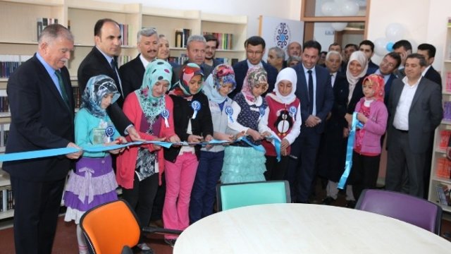 Selçuklu Belediyesi'nden Üç Okula Daha Kütüphane