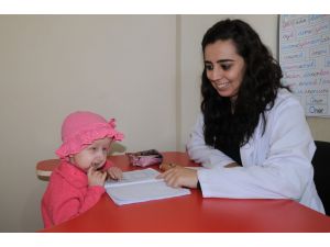 Melek, her şeye inat yaşama tutunuyor