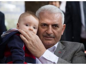 Bakan Yıldırım, Atletizm Milli Takımı ile bir araya geldi