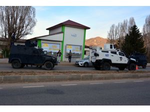 Tunceli'de zırhlı araç devrildi: 2 polis yaralı