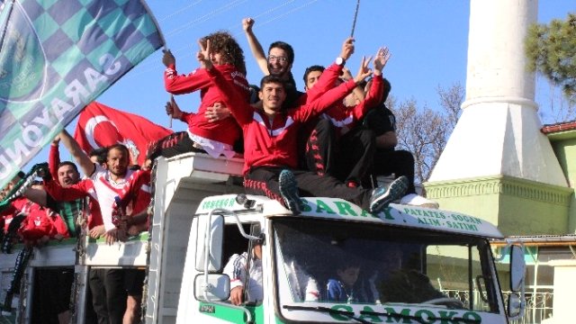 Kamyon Kasasında Şampiyonluk Kutlaması