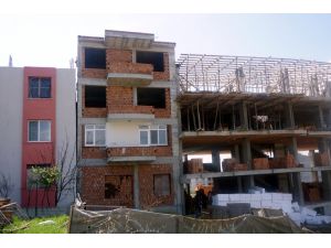 İnşaat kazısında hasar gören evine 3 aydır giremiyor