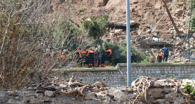 Gülhane Parkı'nda duvar çöktü!