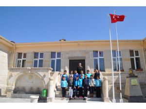 İlkokul öğrencilerinden Mehmetçik Vakfı'na bağış