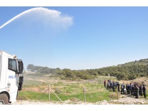 Fidan dikip TOMA'yla suladılar