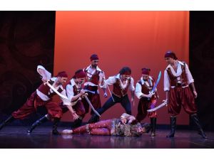 "Korsan" son iki gösteriyle seyirciye veda edecek