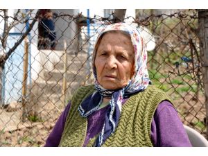 Şerife nine acil servise "çamurlu ayakkabı"larını çıkarıp girdi