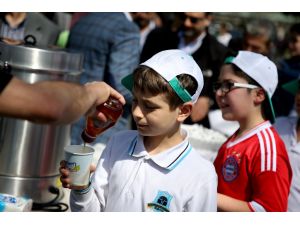 İstanbul Ziraat Odasından vatandaşlara süt ikramı