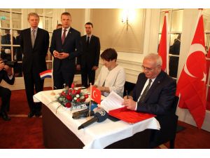 Ekonomi Bakanı Elitaş Hollanda'da: