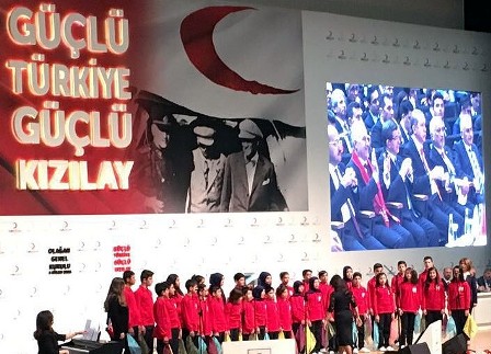 NEÜ Çocuk korosu beğeni topladı