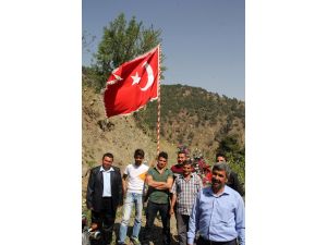 Evlenmek için eylem yapan gençlere teklif yağıyor