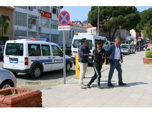 Polislerin bıçakla yaralanması