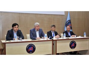 "Yeni Anayasa ve Siyasal Sistem Arayışları" paneli