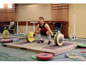 Milli halterciler Avrupa Şampiyonası'na hazır