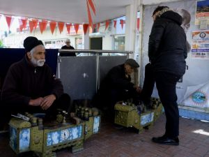 Boya sandığı başında geçen iki ömür