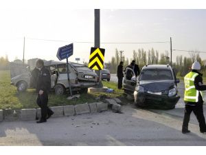 Cenaze yolunda trafik kazası: 1 ölü, 6 yaralı