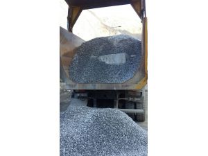 Çakıl taşları arasından 72 bin paket sigara çıktı