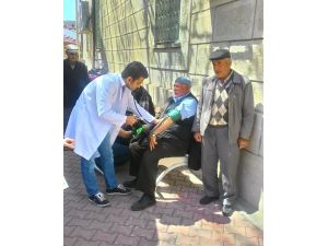 Hemşirelik öğrencilerinden Sarayönü’nde sağlık taraması