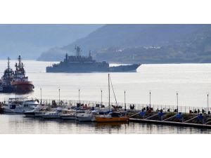 Rus askeri gemisi Çanakkale Boğazı'ndan geçti