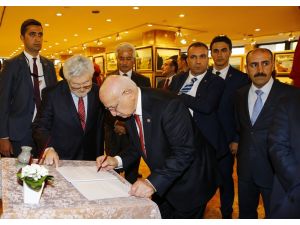 Kahraman, eski milletvekili Ünal'ın sergisini açtı