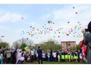 Balonlar, otizmde farkındalık için havalandı