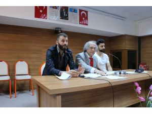 Trabzonsporlu futbolcular öğrencilerle bir araya geldi