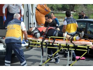 Çanakkale'de iki otomobil çarpıştı: 1 ölü, 6 yaralı