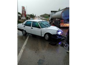 Kırıkkale'de tır ile otomobil çarpıştı: 2 yaralı