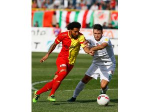 İzmir derbisinde gülen Göztepe oldu