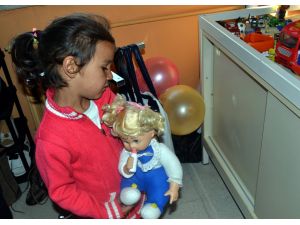 Sığınmacılar ve ihtiyaç sahipleri için okulda "AVM" kurdular