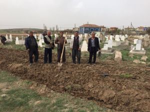 Gülağaç'ta bin 250 fidanı toprakla buluşturdu