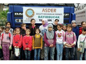 Suriyeli çocuklardan ülkelerine yardım