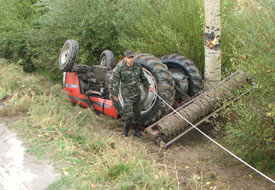 Traktörün altında can verdi