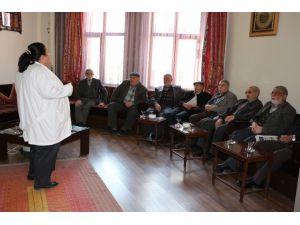 Karatay'da emekli konaklarında sağlık seminerleri