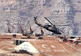 Helikopter düştü GENERAL yaralı