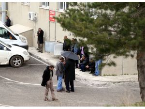 GÜNCELLEME 2 - Toprak damlı evde göçük: 3 ölü, 4 yaralı