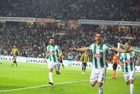 Kartalı uçuruyorlar