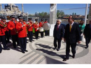 Eski Vali Şahin Edirne'de bandoyla karşılandı