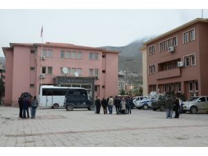 DÜZELTME"Hakkari'de sözde "öz yönetim" ilanına ilişkin soruşturma" başlıklı haberimizde, sehven yazılan "Hamdullah Çiftçi" ismi "Hamdullah Çelebioğlu" olarak düzeltmiştir. Haberim