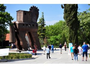 Troya'ya ziyaretçi akını