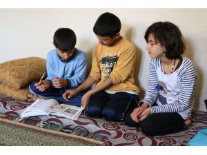 Suriyeli anne "bir umut" oğullarından haber bekliyor