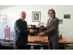 Sivas Valisi Barut'tan hastane ziyaret