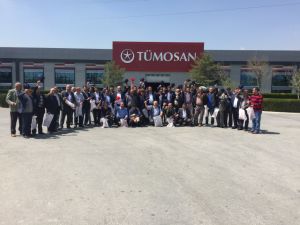 TÜMOSAN Sivaslı çiftçileri Konya'daki fabrikasında ağırladı