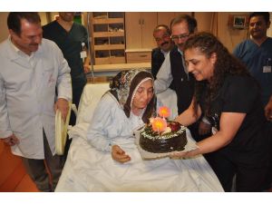 İlk doğum gününü 68 yaşında hastanede kutladı