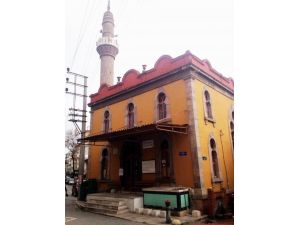 Cami şadırvanında lahit bulundu